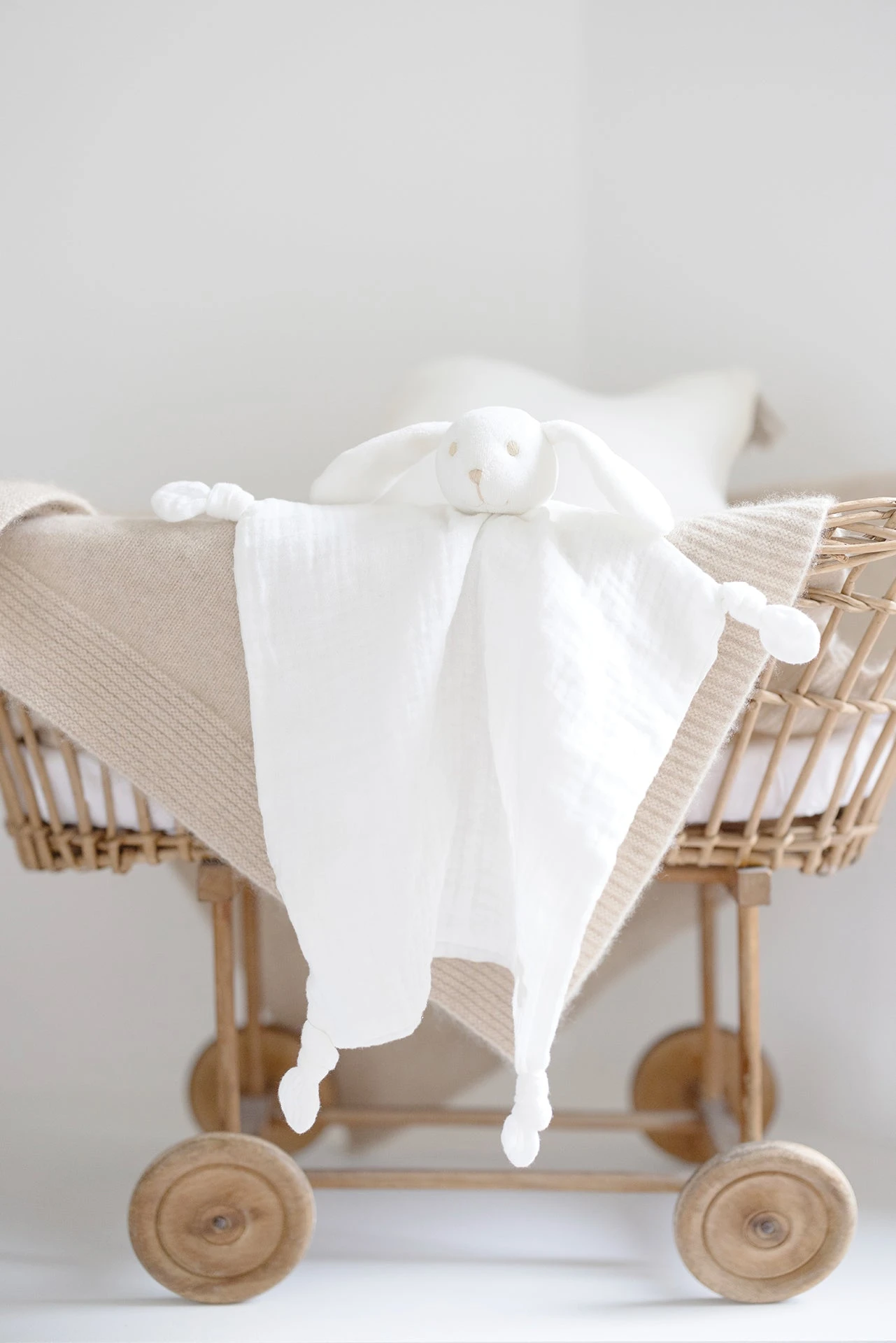 Augustin Le Lapin - Doudou Coton Bio 3 Augustin Le Lapin - Doudou Coton Bio