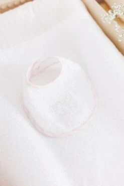 Bavoir - Garda Rose Pâle T1