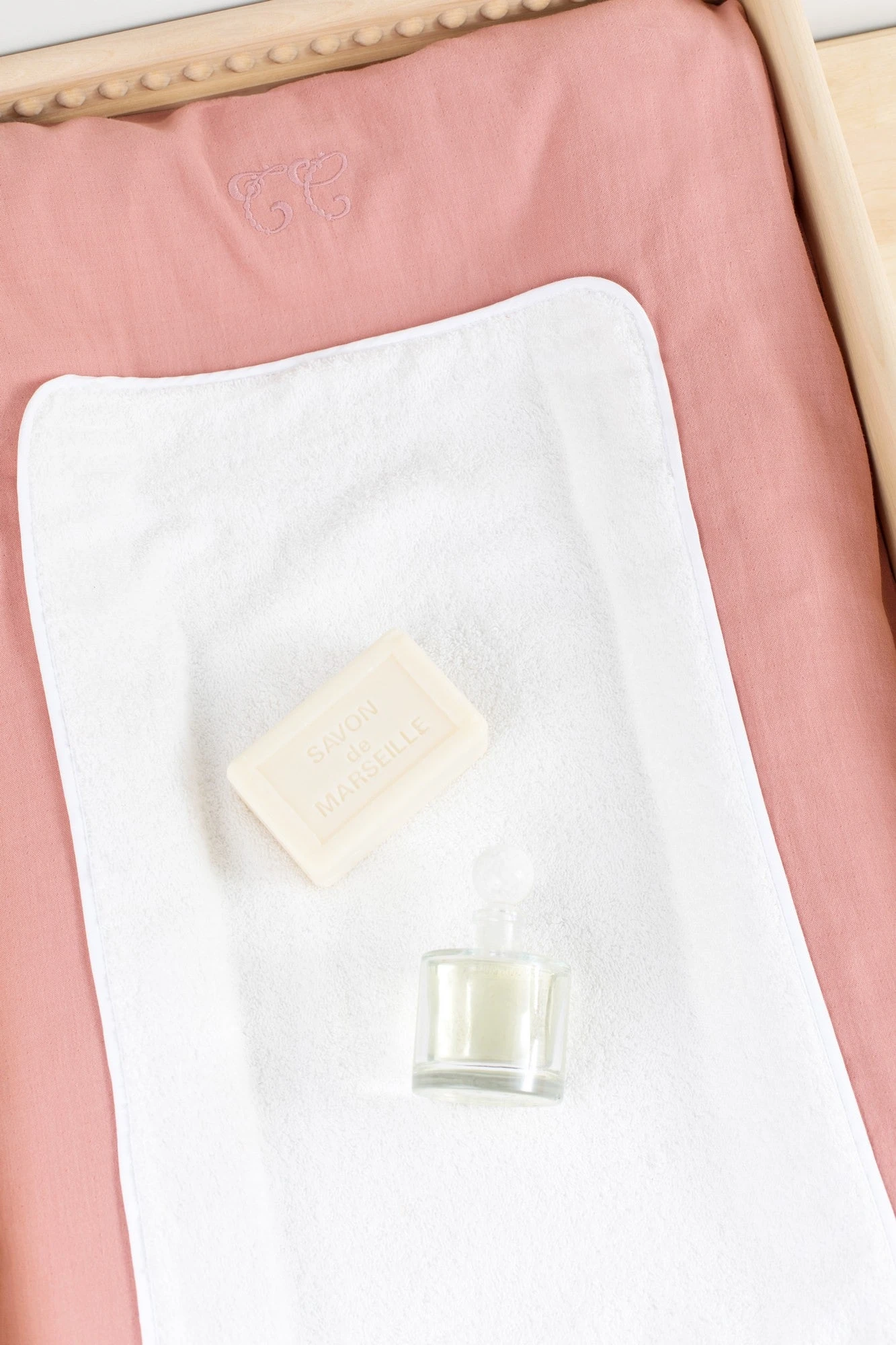 Housse De Matelas à Langer - Imprimé Inspiration Toile De Jouy Rose 3 Housse De Matelas à Langer - Imprimé Inspiration Toile De Jouy Rose