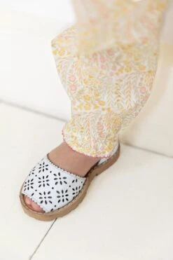 Pantalon - Tissu Liberty Litchi -Mode Enfantine TY22001 32 2da4fdd6 f5e5 454b 9fb4 db3443c7388f