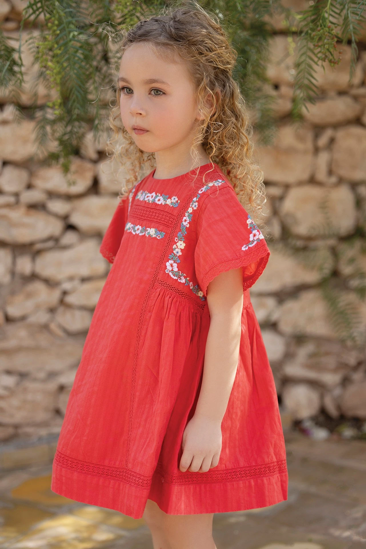 Robe - Rouge Broderies Fleuries 3 Robe - Rouge Broderies Fleuries