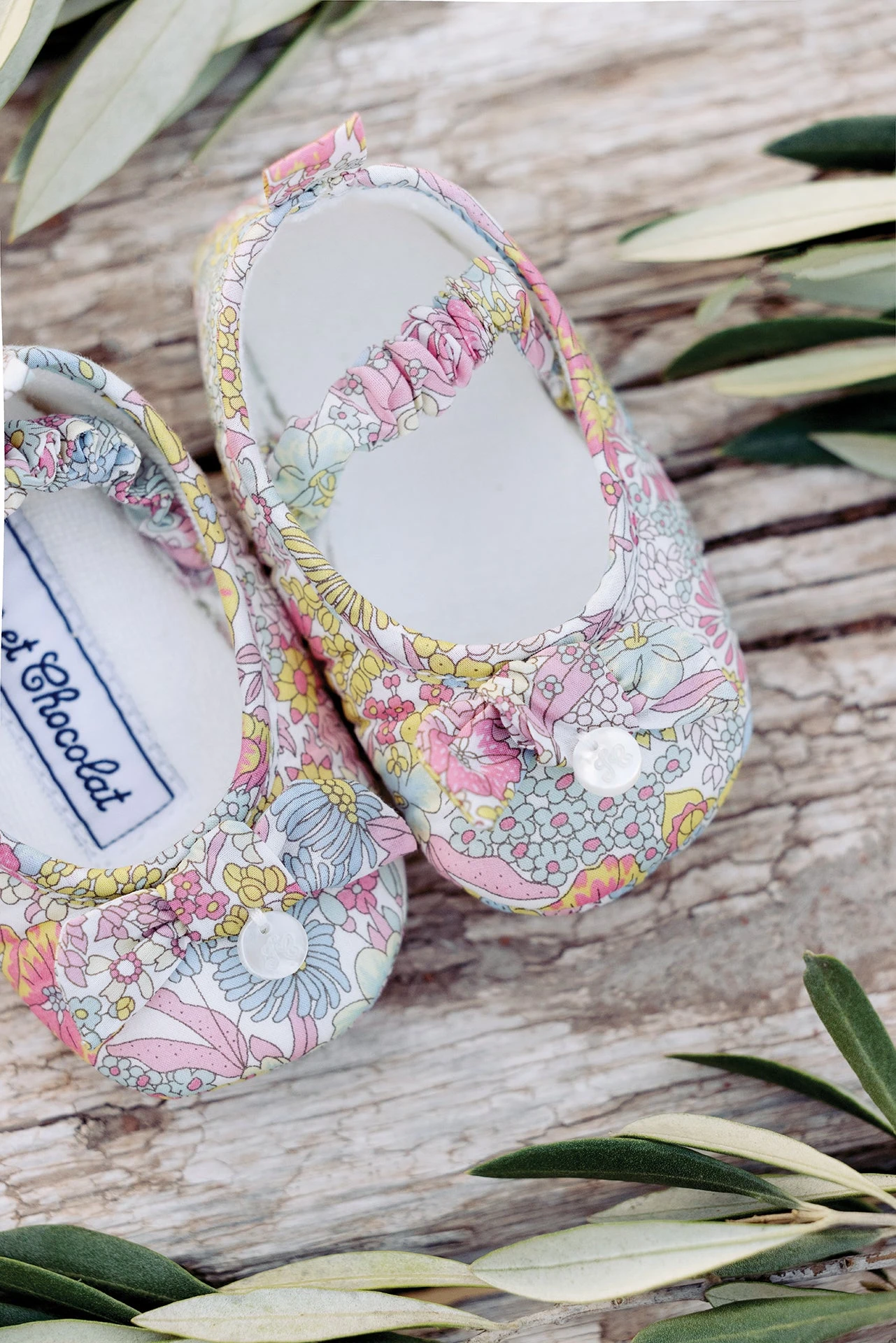 Chaussons - Tissu Liberty Mimosa 4 Chaussons - Tissu Liberty Mimosa – Image 2